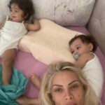 Seray Sever Instagram - Aşk bunlar aşk🥰♾️🙏🤲❤️🤩😍🧿 @sofiaalyasunbul doğru düzgün tek kare fotoğraf çekemiyorum 😃minnoşlar tam koç burcu kızları oldular😂 #twins #sisters #love #sofiaalyasünbül