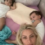 Seray Sever Instagram - Aşk bunlar aşk🥰♾️🙏🤲❤️🤩😍🧿 @sofiaalyasunbul doğru düzgün tek kare fotoğraf çekemiyorum 😃minnoşlar tam koç burcu kızları oldular😂 #twins #sisters #love #sofiaalyasünbül
