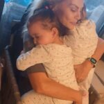 Seray Sever Instagram - Aşkın her hali❤️♾️🧿🥰Sonsuz şükür🙏🤲♾️🧿 @sofiaalyasunbul #mytwins #twinsisters #love #endlesslove #family
