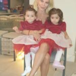 Seray Sever Instagram - Aşkın en güzel hali @sofiaalyasunbul 🧿🧿♾️♾️❤️❤️🙏🙏 Şükür Şükür Şükür🤲🤲🤲 #twins #love #twingirls #aşk #maşallah