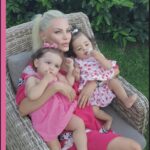 Seray Sever Instagram - #dünyakızçocuklarıgünü müz kutlu olsun🥰Hep mutlu olsunlar yavrularımız @sofiaalyasunbul 🧿🧿 Rabbim onları korusun🤲🤲