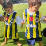 Seray Sever Instagram - Aşklarım göz bebeklerim @sofiaalyasunbul e dayıları @sonersever 10 numara @fenerbahce forması yaptırmış🌞💙 Çok da güzel olmuş🌞🧿 #sofiaalyasünbül #fenerbahçe #twins #twinsisters #love #maşallah 🧿🧿🧿🧿🧿🧿🧿🧿