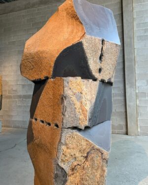 Seren Şirince Instagram - Isamu Noguchi en çok sevdiğim sanatçılardan biri gerçekten. Müzeside aynı eserleri gibi yaşadığımız ilüzyonu ters yüz ediyor. Bunu titizlikle ve müthiş bir ustalıkla yapmış adım attığın an bunu hissediyosun. İçtiği kahve bardağı sigarasıda orda. Masaya oturup eserlerini çizerkenki anını hayal etmek çok güzeldi🌾