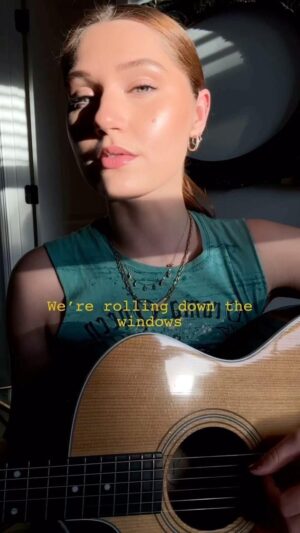 Serena Laurel Instagram - Plz don’t speed on I-24 🙅‍♀️ instead go stream Thai Restaurant ✅

#thairestuarant #newmusic