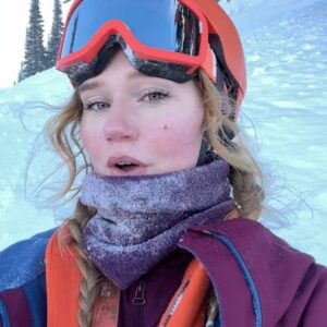 Serena Laurel Instagram - Watch out…if i were snowboarding in a school zone I would definitely get pulled over. #parkcity