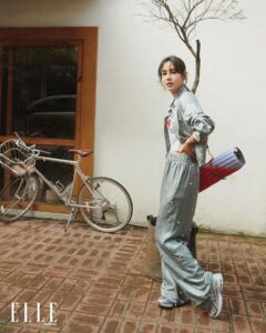 Serena Fang Instagram - 跑步我來說，不只是運動，而是一種生活態度。讓我更了解自己，貼近真實的自我。 #跑者 #我做的到 #愛自己 #runyourway #goodvibes 5/4號的 #ELLE風格路跑 我也會出席喲 來一場浪漫的 法式夏日奔跑吧 #ellerunwithstyle #beparis