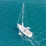 Serena Fang Instagram - 搭帆船出國嘍 / 航海王⛵️ 從宜蘭到石垣島來回260海哩 用帆船體驗這次冒險 光是抵達石垣島就需要ㄧ天 是的 沒錯 整整44小時 在海浪漂流 跟瞬息萬變天氣共存 在這個飛行的時代選擇帆船而非遊艇 就像是喜歡山到願意徒步上百岳 真心想體驗航道上的未知 像古人般探索海洋地圖🗺️ 這次旅行很幸運 大浪 天晴 下雨 地震 閃電 銀河 星空 滿月 喜歡戶外的人 才能感受的難忘的人生體驗 美到令人感動 只是走在路上好像還在暈欸 會暈船的我 覺得自己還蠻勇敢的 畢竟這是一個冒險之旅 會經過大風大浪懷疑人生 也會讚嘆大自然之美 不是豪華路線喲 旅途平安 才是最重要的 謝謝海神&船員們的照顧 Yeahhh 我們抵達石垣島嘍 #宜蘭到石垣島 #航海日誌 #part1 #未完待續 #小美人瑜 #ocean #sailing #outdoor #海人 #上山下海 #ootd @gamine_studio Special thanks @woodwhitehouse @tphone_store @garmintw