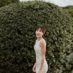 Serena Fang Instagram - 一直節奏很快的我，近年試著將腳步放慢 以前耐心大概是零吧？ 標準的牡羊座性格 跑步超過5K就沒耐性了 從沒想過能連續跑四個小時不間斷 在練習長跑的過程中 也多了很多機會去好好體會大自然 練跑又練高爾夫 意外的耐性（耐熱）技能提升😆 多了很多跟自己對話的時間 誠實的檢視自己的需求跟需要 不管是生理或心情上 「簡單一點，不要複雜」 變成近期的人生課題 簡單純粹保濕的精華液 成為洗臉後的保養品中最重視的 「 INNISFREE 綠茶籽玻尿酸保濕精華」 添加獨家濟州美肌綠茶與玻尿酸 72小時長效保濕，讓肌膚喝飽水 質地是很水感流動、不黏膩的 更是沒耐心的我戶外運動完的保濕救贖 4月地球日限定「綠茶精華加大版」 更是落實簡單點的環保 瓶身採用回收再生原料製成 移除原有的金屬彈簧壓頭 無需拆卸作業即可分類回收 讓一切不再複雜，簡單點就很夠 為地球盡一份心力，從小細節開始！ #innisfreetaiwan #綠茶籽玻尿酸保濕精華 #爆水精靈 #世界地球日
