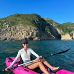 Serena Fang Instagram - 乘風破浪 在海上探險 划著獨木舟去了超美的岩岸洞穴 對抗大浪比在平靜水域更挑戰 刺激又很好玩！ 這次來香港走戶外運動路線 在城市裡慢跑，到西貢玩水 有別以往的旅行 滿喜歡用運動認識不同城市 覺得更豐富充滿活力！ 除了慢跑 大家還喜歡什麼運動？ 最近也在研究單車😆 歡迎大家多分享資訊給我～ Special thanks @edmund_lky 如果去香港想玩戶外可以找他唷！ #travel #sport #hk #小美人瑜