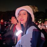 Serena Fang Instagram - 夏日閃閃發光的東京 在沙灘上吹著海風野餐 看著浪漫煙花 好療癒呀🎆✨ 大家有來日本ㄧ定要做的事嗎？☺️ 我是吃甜點！ #travel OOTD # @almi.com.tw