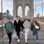 Serena Fang Instagram - New York 🧩 1.布魯克林大橋上的我們 2.7年後，我們都沒有變🍎✨ 3.拍拍觀光客模式 4.下午的光很美 5ㄧ定要買的new balance 馬拉松小熊🐻 6.jack for Halloween 🎃 7.my home in Williamsburg 8.波士頓回憶 9.藍莓覆盆莓草莓富翁 10.從大橋上看著日落西下 #newyork #williamsburg #brooklynbridge