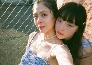 Serena Motola Instagram - CHANEL 2023春夏　オートクチュール　コレクション
今夜22時〜 公式サイトで公開されます💐

くるみちゃんと一緒に📸　@kurumixo_ 

#CHANELHauteCouture
#Le19M
