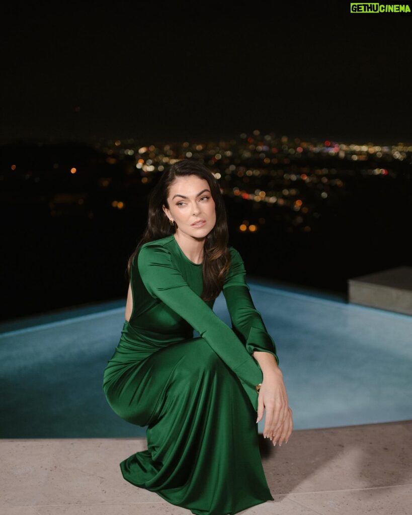 Serinda Swan Instagram - I still haven’t posted the after party… but here’s some more of this amazing dress That’s what happens when you party on a Sunday and work on a Monday #oscars Photography by the incredible @aruti.ramela Dream Team Hair @clarissanya Makeup @allison.giroday Dress @victoriabeckham Shoes @gucci @albrightfashionlibraryla