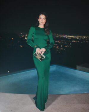 Serinda Swan Instagram - About last night… 💋
#oscars 

Photography & video @aruti.ramela 
Dress @victoriabeckham 
Bag @eliesaabworld 
Shoe @gucci 
@albrightfashionlibraryla 
Hair @clarissanya 
Mua @allison.girl day