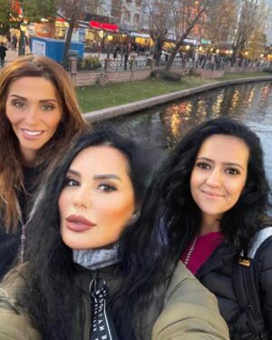 Serpil Çakmaklı Instagram - Yıllar sonra doğduğum yerde olmanın mutluluğu içersindeyim.Herkese kucak dolusu sevgiler Belediye Başkan’ımız @yilmazbuyukersen gezmekle bitmeyecek güzelliklerle doldurmuş #eskişehirprovince #eskişehirporsukçayı #eskişehir #eskişehirbarlarsokağı#yılmazbüyükerşen