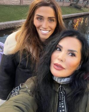 Serpil Çakmaklı Instagram - Yıllar sonra doğduğum yerde olmanın mutluluğu içersindeyim.Herkese kucak dolusu sevgiler Belediye Başkan’ımız @yilmazbuyukersen gezmekle bitmeyecek güzelliklerle doldurmuş #eskişehirprovince #eskişehirporsukçayı #eskişehir #eskişehirbarlarsokağı#yılmazbüyükerşen
