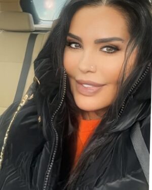Serpil Çakmaklı Instagram - Büyük bir kurum ve yıldızlarmedya gurubun sahibi  Umut Yıldız beyin ortak yapacağı 2 ayrı proje ve dev kadrosu usta yönetmeni ile çok yakın zamanda sizlerleyim canlarım .Ayrıntılı açıklamayı önümüzdeki günlerde yapacağım malum Proje hazırlık aşamasında fazla bilgi veremiyorum üzgünüm .Sizlere müjdem var demiştim kısada olsa bilgi verme izni alarak sizlerle paylaşmak istedim .Sizleri seviyorum iyiki varsınız hepde var olun .Allah utandırmasın inşallah sağlıkla sevgiyle kalın değerlilerim🙏🥰❤️#serpilçakmaklı #film #sinema#mutlusabahlar #günaydın #hayat #keşfet