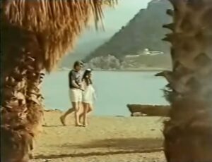 Serpil Çakmaklı Instagram - Artık inanın ne yazacağımı bilemiyorum.Sözün bittiği yer çok çok üzgünüm Kendisi ile 4 film çektik Gençlik dönemimizin tüm ustalarını çınarlarını  kaybediyoruz hepsi elimizden birer birer kayıp gidiyor.Doğum ,yaşam ,ve ölüm hepimiz için kaçınılmaz bir gerçek .Sevgili büyüğüm ustam büyük bir çınar Murat Soydan aramızdan ayrıldı.Mekanı cennet olsun ruhu şad olsun Yeşilçamın sinemamızın başı sağolsun.Ne mutlu bana bir zamanlar hepsinin filmlerini izlerdim Onlar hep benim gençliğimin kahramanları idi.Ulaşılmaz sanırdım, onların dünyası bana rüya gibiydi .Bir gün tüm kahramanları tanıdım güzel anılar biriktirdim hemen hemen film çekmediğim çok az kaldı diyebilirim İyiki tanımışım bu eşsiz değerleri .Benim için her biri çok kıymetli Acılı ailesine sevenlerine baş sağlığı diliyorum Perşembe günü öğleden sonra Zincirlikuyu mezarlığına defnedilecek tüm sinema severleri bekliyoruz ..#muratsoydan #serpilçakmaklı #yesilcam @muratsoydan_official #sinema