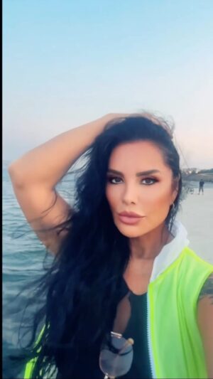 Serpil Çakmaklı Instagram - Hayatta dört şey geri gelmez.Söylenen söz ...Ölen insan ...Geçen zaman...Kaybedilen güven ...Yaşamınızda güvenle aşkla sevgiyle sevdiklerinizle birlikteliğiniz hiç eksilmesin yeni bir haftadan selam olsun birbirinden değerli  takipçilerime 🙏#serpilçakmaklı #reels #keşfetteyiz#follow #mutluhaftalar #deniz #mutlusabahlar #aşk #tatil #istanbul🇹🇷#izmir #ankara #bursa #adana #eskişehir #almanyadakitürkler #amerikadakiturkler #isviçredekitürkler#günaydın#gun#hayat#sinema