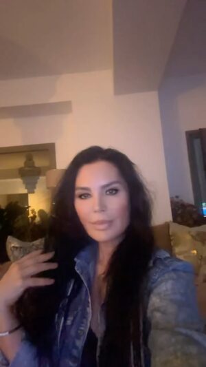 Serpil Çakmaklı Instagram - Günün son videosu sizlere gelsin iyi akşamlar canlarım ❤️🙏#serpilçakmaklı #iyiakşamlar #huzur #reels #keşfetteyiz #almanyadakitürkler #amerikadakiturkler#fransadakitürkler #isviçredekitürkler #dubai🇦🇪#istanbul #izmir #eskişehir #adana#marina24#aşk #mutlusabahlar#hayat#sinema