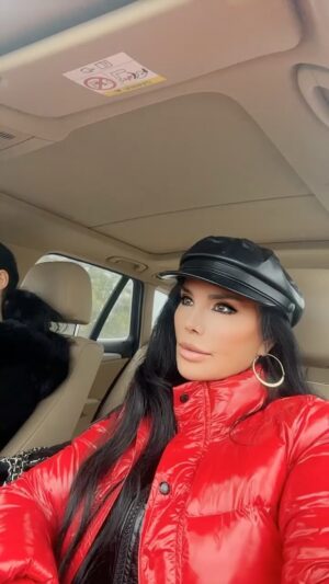 Serpil Çakmaklı Instagram - Her zorluğa kolaylık ,her darlığa bolluk, her bedene sağlık ,her bir yaşama huzur ,her bir ömrünüze bereket versin canlarım .#serpilçakmaklı #mutlusabahlar #reels #keşfetteyiz #kırmızıaşkına #moda #mutlupazarlar #iyiakşamlar#izmir #i̇stanbul #ankara #eskişehir #mutluhaftalar#yollardayız#hayat#sinema