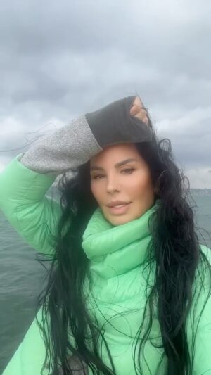 Serpil Çakmaklı Instagram - Enerjimizi düşürmeyelim ,hayata sımsıkı sarılalım ,birbirimizi sevelim .Canlarım hepinizi çok seviyorum iyiki varsınız 🙏❤️#serpilçakmaklı #huzur #mutluluk #doğa #mutlu #mutluhaftalar #marina24#gun #mutlupazarlar #günaydın #sinema