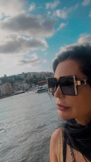 Serpil Çakmaklı Instagram - Güneşin doğduğu her ufukta umuda giden bir yol vardır .Yeterki kendine güven .#serpilçakmaklı #mutlusabahlar #mutlu #reels #keşfetteyiz #istanbul #eskişehir #ankara #bursa #antalya #bodrum #i̇zmir #deniz #mutluluk#aşk#almanyadakitürkler #fransadakitürkler #isviçredekitürkler #amerikadakiturkler#beach #istanbulboğazı #mutlupazarlar#mutlupazarlar☺️🌞#hayat #eğlence#sinema