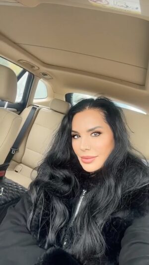 Serpil Çakmaklı Instagram - Bırak ekimden kasımdan mucizeler beklemeyi.Asıl mucize biziz ve istersek her şeyi yapabilecek güçteyiz.Evet modlarımız inişli çıkışlı.Şükretmemiz için o kadar çok sebebimiz varki Sağlıklı isek her şeyin üstesinsen gelebiliriz.Türkiye'de değilde şu an savaşların yaşandığı acılar içinde çaresizlik içinde olduğumuzu düşünelim uyandığımızda sevdiklerimiz ailelerimiz evlatlarımız yanımızda  Filistin İsrail Rusya Ukrayna savaşı tam bir cehennem ateşi içinde oradaki insanları düşünürsek bu kadar çok isyan etmeyiz hayata kendimize .Unutmayalım salise sonrasını bilmeden yaşadığımız hayat yeterince zor .Bizlere sunulan yaşamdan keyif almaya bakalım güzel yürekli birbirinden değerli takipçilerim Eskişehir'den selamlar olsun güzel bir haftasını sizlerle sevdiklerinizle olsun canlarım sizleri seviyorum 🙏❤️#mutluhaftalar#serpilçakmaklı #eskişehir #mutlusabahlar #günaydın #cumartesi #tatilkeyfi#mutlupazarlar#hayat#sinema