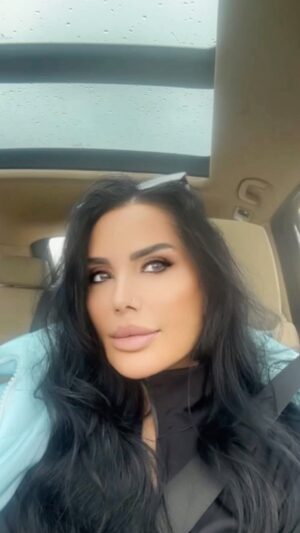 Serpil Çakmaklı Instagram - Memleketim Eskişehir'e doğduğum topraklara yolculuk başladı Özlem sona eriyor .Oradan sizlere eskişehiri görmeyen bilmeyen arkadaşlarım için bol bol video çekeceğim Türkiye'min her yeri ayrı bir cennet ve güzelliklerle dolu hepimiz çok şanslıyız .GÜNAYDIN GÜNAYDIN YÜREĞİ GÜZEL CANLARIM ❤️#eskişehir #porsukçayı #serpilçakmaklı #mutlusabahlar #günaydın #i̇stanbul #reels #keşfetteyiz #huzur #tatilkeyfi #arabavideoları#mutlupazarlar#yollardayız #izmir #i̇stanbul#hayat#sinema
