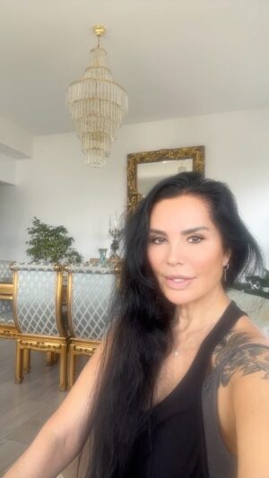 Serpil Çakmaklı Instagram - Haftanın en güzel gününden yüreği sevgi dolu değerli takipçilerime ,sevenlerime, dostlarıma ,arkadaşlarıma ,selam olsun🙏❤️#serpilçakmaklı #mutluhaftalar #huzur #cuma #real  #kesfet#mutlupazarlar #babalargünü #pazartesi#marina24#sinema