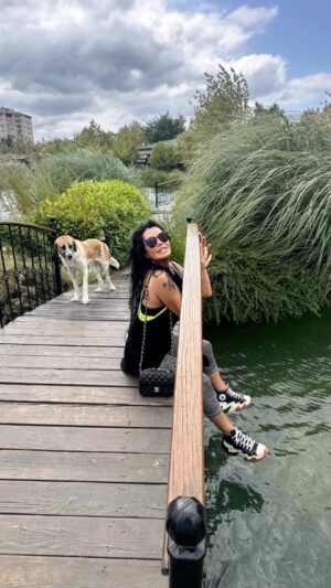 Serpil Çakmaklı Instagram - Duam belli , duyan belli,niyetim belli.gerisi takdiri ilahinin...Değer verene değer ver Önemseyeni önemse,Seveni sev Gerisi ha var ha yok .Yüreği kocaman canlarım sizleri en güzeline emanet ediyorum .Her şey güzel gönlünüzce olsun Mutlu sağlıklı huzurlu bir hafta diliyorum 🙏❤️🥰#serpilçakmaklı #mutlusabahlar #mutluhaftalar #doğa #günaydın #reels #deniz #yat #aşk#keşfetedüş #keşfet#mutlupazarlar #reelsvideo #köpekaşkı#hayat#sinema