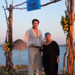 Serra Yılmaz Instagram - Cunda’da son derece keyifli bir geceden… Anda kal dediler biz de kaldık! 😂 #DurveAndaKal #CumaGibiÇarşamba @trata.ayvalik #davet 🇮🇹 Una serata di grande piacere a Cunda sull’Egeo. Viviamo l’istante.