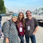 Serra Yılmaz Instagram - Harika bir 2 gün yaşadık, bir çok katılımcı konuyu keyifli fotoğraflar paylaşarak yazdı. Levon her şey cüretle başlar diyordu, bence her şey hayal kurmakla başlıyor sonra bu hayali gerçek kılmak için cürete tabii ki çok ihtiyaç var. Mehmet ve Cemre 1001 teşekkür cüretkar hayalperestler olduğunuz için ve bana uzun zamandır artık söz dağarcığımızda olmayan bir sözcüğü ve dolayısıyla bir kavramı hatırlatıp canlandırdığınız için: İMECE! Bol keyifli bir imece yaptık, birlikte üretmeyi, dayanışmayı tekrar hatırladık! Daha nicelerine diyorum. Tüm katılımcılara da bol teşekkür ve buse yolluyorum. Bu arada hala katkıda bulunmak mümkün , bağış yapmak için @turkeymozaik e başvurabilirsiniz. #cradleoffood #turkeymozaikfoundation #prototiprakı @meydiageo 🇮🇹Questo post è per ringraziare gli amici che hanno organizzato a Londra un evento gastronomico x una colletta per i terremotati turchi e siriani. Il primo giorno abbiamo cucinato tutti insieme: c’erano una quantità di giovani chef e anche giornalisti o persone come me che si intendono di cibo. Secondo giorno conferenza e a pranzo abbiamo mangiato tutte le specialità della regione che avevamo cucinato la vigilia. E stato favoloso ricordarci di produrre insieme per solidarietà. La solidarietà per il terremoto deve essere a lungo termine perché passato l’emozione immediata si dimentica tutto e non va bene, allora potete sempre donare tramite Turkey Mozaik Foundation @turkeymozaik