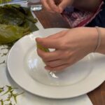 Serra Yılmaz Instagram - Harika bir 2 gün yaşadık, bir çok katılımcı konuyu keyifli fotoğraflar paylaşarak yazdı. Levon her şey cüretle başlar diyordu, bence her şey hayal kurmakla başlıyor sonra bu hayali gerçek kılmak için cürete tabii ki çok ihtiyaç var. Mehmet ve Cemre 1001 teşekkür cüretkar hayalperestler olduğunuz için ve bana uzun zamandır artık söz dağarcığımızda olmayan bir sözcüğü ve dolayısıyla bir kavramı hatırlatıp canlandırdığınız için: İMECE! Bol keyifli bir imece yaptık, birlikte üretmeyi, dayanışmayı tekrar hatırladık! Daha nicelerine diyorum. Tüm katılımcılara da bol teşekkür ve buse yolluyorum. Bu arada hala katkıda bulunmak mümkün , bağış yapmak için @turkeymozaik e başvurabilirsiniz. #cradleoffood #turkeymozaikfoundation #prototiprakı @meydiageo 🇮🇹Questo post è per ringraziare gli amici che hanno organizzato a Londra un evento gastronomico x una colletta per i terremotati turchi e siriani. Il primo giorno abbiamo cucinato tutti insieme: c’erano una quantità di giovani chef e anche giornalisti o persone come me che si intendono di cibo. Secondo giorno conferenza e a pranzo abbiamo mangiato tutte le specialità della regione che avevamo cucinato la vigilia. E stato favoloso ricordarci di produrre insieme per solidarietà. La solidarietà per il terremoto deve essere a lungo termine perché passato l’emozione immediata si dimentica tutto e non va bene, allora potete sempre donare tramite Turkey Mozaik Foundation @turkeymozaik