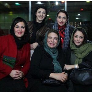 Setare Eskandari Instagram - مفتخرم به همكارى رفقاى جانم تينا پاكروان رويا نونهالى شقايق فراهانى و استادم گوهر خيرانديش در فيلم " نيمه شب اتفاق افتاد"  شما را دعوت مى كنم به ديدن فيلم در ايام جشنواره