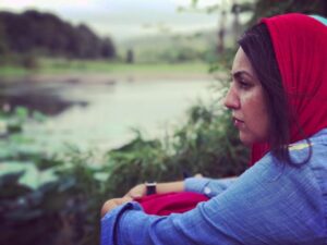 Setare Eskandari Instagram - اينجا .. تالاب لاهيجان
نشسته ام من و نگاه مى كنم 
به دوردست ..گمانم به شنيده نشدن نبود اما...كه اميد بسته بودم به اميد