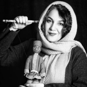 Setare Eskandari Instagram - مااز گذشته می اییم ، از تاریخ ، تاریخی که پیروزانش  نوشته اند، اما همیشه سیاهی ، مبارکی وجود داشته و دارد تا انچه واقعیت است را سینه به سینه به گوش مردمان برساند، ما مردمیم تکیه داده به یکدیگر ، برای حفظ انچه میراثش می نامیم ، میراث فرهنگی ، فرهنگ تکه پاره امان را نگه میداریم تا ایران زمین به جا بماند که انچه عزیز است وطن است ، خانه است .
خانه موزه خیمه شب بازی ایران ، تلاش دارد درقالب یک نهاد خصوصی به معرفی یکی از مهمترین هنرهای نمایشی-عروسکی ایران بپردازد.خیمه شب باری در زمره میراث های ناملموس ایرانی دارای شهرت جهانی است. این موزه برانست تادر راه حفظ و معرفی بیشتر این هنر دیرینه از طریق گرداوری اسناد و اثار مربوطه ، مستند نگاری و نگهداری اثار ، کمک به پژوهشگران و اموزش خیمه شب بازی به هنرجویان برای تداوم این هنر گامی چند بردارد، گشایش این موزه اغاز یک راه است ،  برای تکمیل این مجموعه و معرفی جنبه ها و فنون این هنر از طریق برگزاری نشست ها ی تخصصی و کلاسهای اموزشی از همه اساتید و علاقمندان به این هنر دعوت به همکاری می شودتا در روایت معاصر خیمه شب بازی همراه باشند.
در این خانه باز است به روی همه متخصصین و اساتید عاشق، یاریتان را میطلبیم ، تا این خانه زنده ترشود ، درش باز بماند، به روز شود ، فراموش نشویم ، فراموشمان نکنند ، تا میل  به ازادی در دل مردم همچنان زنده بماند ، تا حق بماند، تا خنده بماند، تا امید بماند، تا نفس بکشیم....
عکس:پوریا نوری
#خانه_فرهنگ_و_هنر_مانا 
#خانه_موزه_خیمه_شب_بازی_ایران
