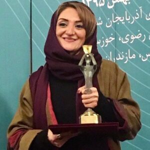 Setare Eskandari Instagram - سارا جانم خواهرجان .. مبارك باشد تنديس ساليان كار و كوشش و خلاقيتت بر صحنه تئاتر .. دستانت را به مهر مى فشرم كه خالق شخصيت ها شدند بر صحنه .. بودنت ، ماندنت . افتخار ماست