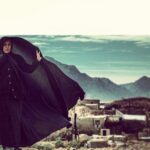 Setare Eskandari Instagram - كاش مى شد همه چيز را سپرد به باد ..باد مهربان ... اين عكس را محمدجان بدرلو ثبت كرده در فيلم ناخواسته كه برزو نيك نژاد عزيز ساخت و جز در جشنواره اكران نشد .. حالا در دست كدام باد است نمى دانم ..ما در اين فيلم زندگى كرديم