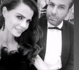 Sevil Uyar Instagram - İyi ki doğdun,Nice güzel yıllara beraber herşeyim,can yoldaşım,kıymetlim takım arkadaşım seni seviyorum.#sevlev ♥️🌹🎈🎉🎊🎁