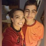 Sevil Akı Saner Instagram - "Aşkın olayım..."💛❤️ @cn_saner #galatasaray