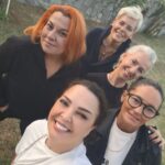 Sevil Akı Saner Instagram - Benim şahane oyun arkadaşlarım .Tatil demiyorum ,nefis bir tatilin oyun arkadaşları ...iyi ki ...ne çok anı ,hikaye ve meşhur söz birikti yine ...hep güzelliklerde buluşalım kızlar ...çok seviyorum sizi ❤️💥#bodrum #gümüşlük