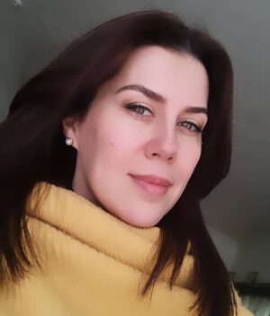 Sevinç Gürşen Kıranlı Instagram - Yerin seni çektiği kadar ağırsın 

Kanatların çırpındığı kadar hafif.. 

Kalbinin attığı kadar canlısın 

Gözlerinin uzağı gördüğü kadar genç...
