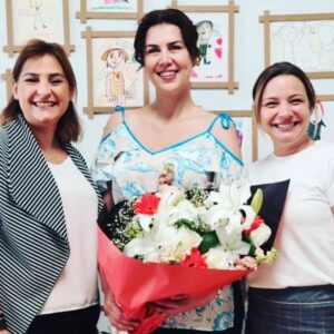 Sevinç Gürşen Kıranlı Instagram - Bugün sevgili oğlumun okulunda kitap etkinliğimiz vardı, @isteksemihasakirkampusu başta olmak üzere tüm @istekokullari 'na misafirperverlikleri için teşekkür ederim. Çok verimli bir eğitim yılını geride bırakmaya yaklaştığımız bugünlerde biz ailecek okulumuzun ve öğretmenlerimizin Atatürkçü , ilkeli ve sevgi dolu yaklaşımları ile çocuklarımız adına çok mutlu ve umut doluyuz.Bu vesile ile de  Meltem öğretmenimiz 🌷, Gamze öğretmenimiz 🌷, müdürümüz @nevalisik🌷, müdür yardımcımız Aslı hanım🌷 nezninde tüm öğretmenlerimize🌷🌷🌷🌷🌷🌷🌷 teşekkürü bir borç bilirim.Benim de eğer ufacıcık bir katkım olduysa,  ne mutlu bana🌟😊🇹🇷