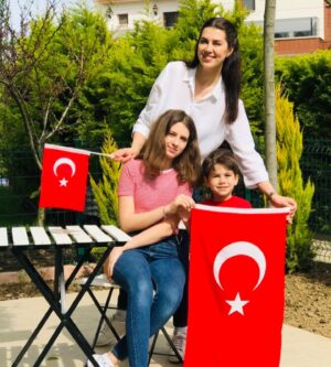 Sevinç Gürşen Kıranlı Instagram - #23nisanulusalegemenlikveçocukbayramı  kutlu olsun 🎉Evlatlarımız için daha güzel yarınlara..🥰#atatürk #bayram #çocuk 🇹🇷🇹🇷🇹🇷🇹🇷🇹🇷🇹🇷🇹🇷🇹🇷🇹🇷🇹🇷🇹🇷🇹🇷🇹🇷