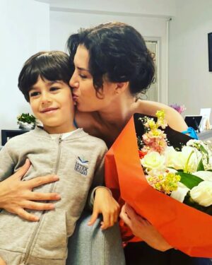 Sevinç Gürşen Kıranlı Instagram - Bugün sevgili oğlumun okulunda kitap etkinliğimiz vardı, @isteksemihasakirkampusu başta olmak üzere tüm @istekokullari 'na misafirperverlikleri için teşekkür ederim. Çok verimli bir eğitim yılını geride bırakmaya yaklaştığımız bugünlerde biz ailecek okulumuzun ve öğretmenlerimizin Atatürkçü , ilkeli ve sevgi dolu yaklaşımları ile çocuklarımız adına çok mutlu ve umut doluyuz.Bu vesile ile de  Meltem öğretmenimiz 🌷, Gamze öğretmenimiz 🌷, müdürümüz @nevalisik🌷, müdür yardımcımız Aslı hanım🌷 nezninde tüm öğretmenlerimize🌷🌷🌷🌷🌷🌷🌷 teşekkürü bir borç bilirim.Benim de eğer ufacıcık bir katkım olduysa,  ne mutlu bana🌟😊🇹🇷