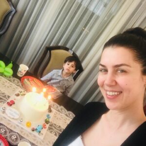 Sevinç Gürşen Kıranlı Instagram - Canım yavrum dört yaşını doldurdu 🎉🥰🎂, bugünümüze binlerce kere şükürler olsun🙏🏻Bugün için hayâlleri vardı en başta da misafir bekliyordu inşallah seneye daha kalabalık oluruz 🙏🏻#oğlum #doğumgünü #dörtyaş