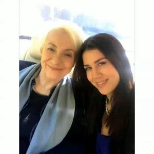 Sevinç Gürşen Kıranlı Instagram - Hayat sen bize daha ne deneyimler yaşatacaksın !? 
Uzun zamandır birlikte çalışmak ; yeri geldiğinde ailenden çok görmek , sırdaş olmak, arkadaş olmak, birlikte bir lokmayı paylaşmak ..Aile olmak ! ! ! Aaahh hep sevgiyle , şefkatle , ekip ruhuyla bir olmak , omuz omuza birbirine destek vermek.. SEVMEK , ÇOK SEVMEK ! ! !  Sevdiğin için endişelenmek, merak etmek, duacısı olmak ...Biz buraya yazılabileceklerden  çok daha fazlasıyız , kelimelerin kifayetsiz kaldığını hissettiğim yerde yüreğimden taşan bir sevgiyle durduğum için , tanıdığım , birlikte çalışma vesilesiyle başlayan dostluğumuzla bu kadar zaman geçirebildiğim için yinede mutluyum.İnanıyorum ki daha çok güzel günlerimiz olacak hep birlikte 🙏Oralara geleceğiz Sabinacığım bekle bizi baharda Ohriye gideceğiz..