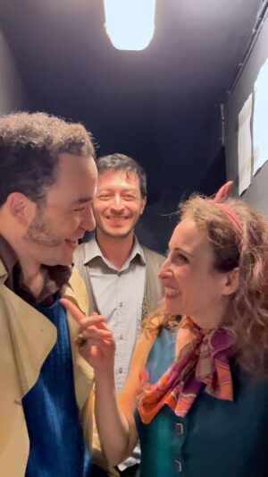 Sezin Bozacı Instagram - Sarp Aydınoğlu ve Sezin Bozacı’nın oynadığı “En İyi Yazar” ödüllü “Mağrur Fil Ölüleri” Oyunumuz 7. Sezonunda 12 Kasım Pazar 18:00’de Fişekhane Ana Sahne’de Olacak. #haliçinöteyanındatiyatro #semaverkumpanya