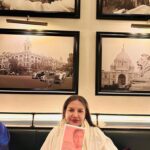 Shabana Azmi Instagram - Delighted to be served a delicious meal @chourangilnd. Thank you so much. Both good and service were wonderful. @sangeetadatta25 🙏
